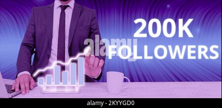 Handgeschriebenes Schild 200K Follower. Wort für die Anzahl der Personen, die jemandem folgen Stockfoto