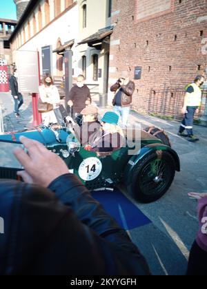 Mailand, Italien. Oktober 2021. TROFEO MILANO, ein Wettbewerb für Oldtimer und Motorräder, der vom C.M.A.E., Club Milanese Automotoveicoli d'Epoca, organisiert wird. Stockfoto