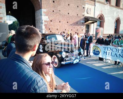 Mailand, Italien. Oktober 2021. TROFEO MILANO, ein Wettbewerb für Oldtimer und Motorräder, der vom C.M.A.E., Club Milanese Automotoveicoli d'Epoca, organisiert wird. Stockfoto