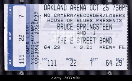 Oakland, Kalifornien - 25. Oktober 1999 - Old used Ticket Stub für Bruce Springsteen und das E Street Band Konzert in der Oakland Arena Stockfoto