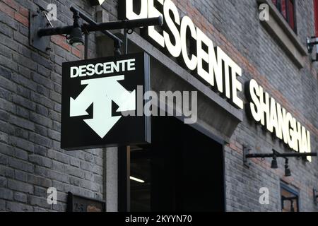 Shanghai, China-September 10. 2022: Descente Store und Markenzeichen. Ein japanisches Sportbekleidungsunternehmen Stockfoto