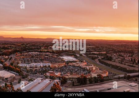 Eastlake Chula Vista, unvergleichlicher Blick auf das Einkaufszentrum und den Industriepark. Stockfoto