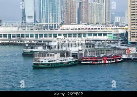 Star Ferries am Fähranleger Tsim Sha Tsui Stockfoto
