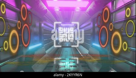 QR-Code-Scanner mit Neonelementen gegen glühenden Tunnel Stockfoto