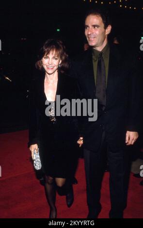 Sally Field und Ehemann Alan Greisman bei der Premiere „Steel Magnolias“ im Cineplex Odeon Cinemas in Los Angeles, Kalifornien, 09. November 1989 Gutschrift: Ralph Dominguez/MediaPunch Stockfoto