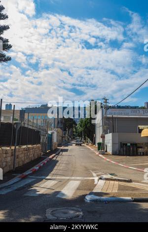 Israel, Haifa 05, 2022: Straßen in der Stadt Haifa in Israel Stockfoto