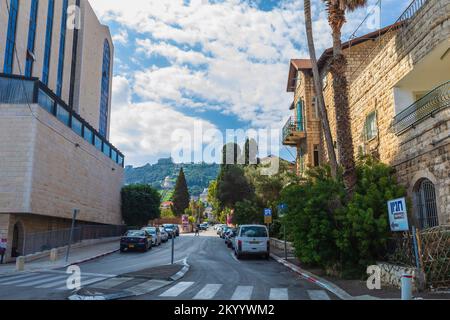 Israel, Haifa 05, 2022: Straßen in der Stadt Haifa in Israel Stockfoto