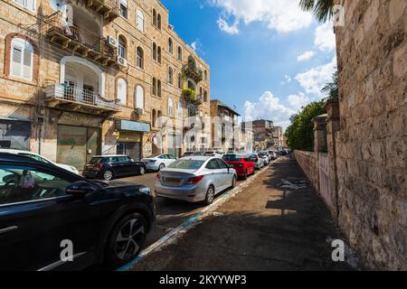 Israel, Haifa 05, 2022: Straßen in der Stadt Haifa in Israel Stockfoto