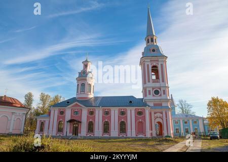 Kathedrale der Verkündigung der Heiligen Jungfrau an einem sonnigen Oktobertag. Shlisselburg, Region Leningrad. Russland Stockfoto