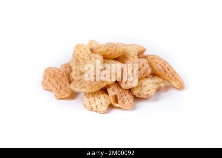 Tintenfisch-Snack-Chips auf einem Stapel isoliert über weiß Stockfoto