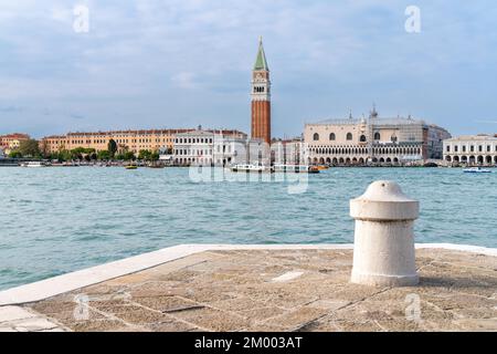 Blick von der Insel San Giorgio Maggiore über den Canale Grande bis San Marco in der Lagune von Venedig, Italien, Europa Stockfoto