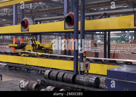 Das Innere ist moderne Ausrüstung in der Fabrik, experimentelle Ausrüstung. Arbeiten Sie mit Metall Stockfoto