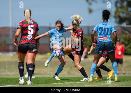 Sydney, Australien. 03.. Dezember 2022. Sarah Hunter vom FC Sydney kontrolliert den Ball während des A-League-Frauenspiels der 3. Runde zwischen dem FC Sydney und dem FC Western Sydney Wanderers im Marconi Stadium am 03. Dezember 2022 in Sydney, Australien. (Foto : Izhar Khan) BILD NUR ZUR REDAKTIONELLEN VERWENDUNG - KEINE KOMMERZIELLE VERWENDUNG Kredit: Izhar Ahmed Khan/Alamy Live News/Alamy Live News Stockfoto