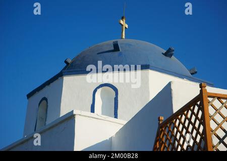 Die Kirche von Evangelismos im Inneren der Burg von Astypalea, Astypalea Insel, Dodekanes, Griechenland. Stockfoto