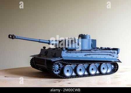 Ferngesteuertes Modell mit deutschem Tigertank im Maßstab 1 6. Stockfoto