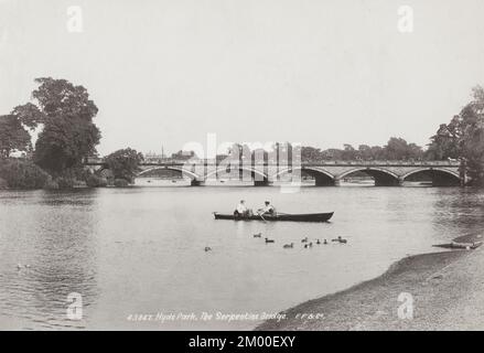 Oldtimer-Foto - 1899 - Serpentine Bridge, Hyde Park, London Stockfoto