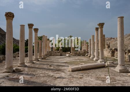 Byzantinische Civic Complex Kirche oder mittlere Kirchensäulen und Ruinen in Pella, Jordanien Stockfoto