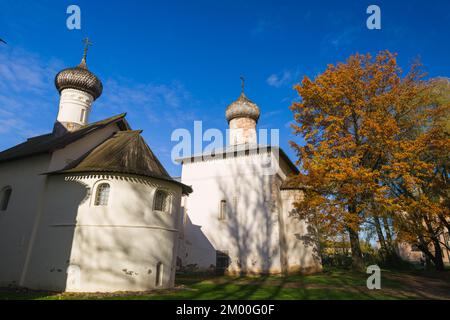 Tempel des ehemaligen Klosters Spaso-Preobrashenski (Verklärung) in Staraya Russa, Region Nowgorod, Russland Stockfoto