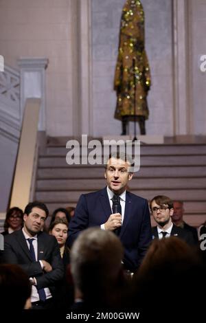 New Orleans, USA. 03.. Dezember 2022. Le président francais Emmanuel Macron a proncé un discours consacré à la Relation franco-louisianaise et à la francophonie à La Nouvelle-Orleans, à l'occasion de son voyage officiel aux Etats-Unis. Le 2 décembre 2022 der französische Präsident Emmanuel Macron hielt anlässlich ihres offiziellen Besuchs in den Vereinigten Staaten eine Rede über die Beziehungen zwischen Frankreich und Louisiana und die Francophonie in New Orleans. 2. Dezember 2022 Foto von Dominique Jacovides / Pool/ABACAPRESS.COM Kredit: Abaca Press/Alamy Live News Stockfoto