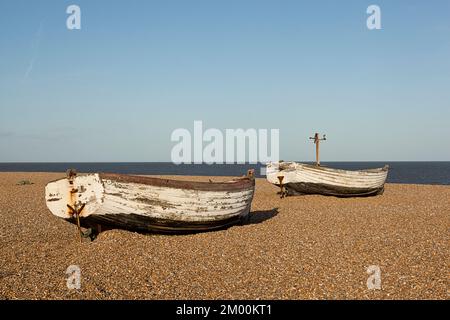 Zwei alte Fischerboote aus Holz Stockfoto