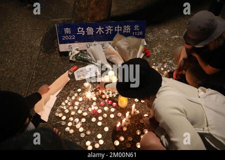 Sydney, Australien. 3.. Dezember 2022 Nach dem tödlichen Brand vom 24.. November in einem Hochhaus in der Hauptstadt von Urumqi in Xinjiang, in dem 10 Menschen ums Leben kamen, um für die Freiheit in China und gegen die Kommunistische Partei zu protestieren, versammelten sich erneut Demonstranten neben dem Rathaus von Sydney. Kredit: Richard Milnes/Alamy Live News Stockfoto