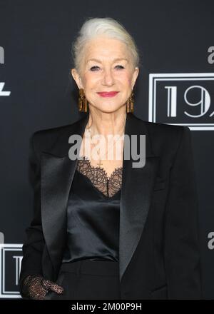 Los Angeles, USA. 03.. Dezember 2022. Helen Mirren auf der Los Angeles Premiere von Paramount+'s '1923'' in der Hollywood American Legion in Los Angeles, Kalifornien, USA am 2. Dezember 2022. Foto: Fati Sadou/ABACAPRESS.COM Kredit: Abaca Press/Alamy Live News Stockfoto