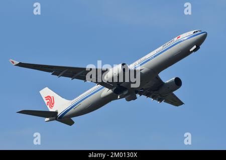 Präfektur Chiba, Japan - 05. Mai 2019: Passagierflugzeug Air China Airbus A330-300 (B-8385). Stockfoto