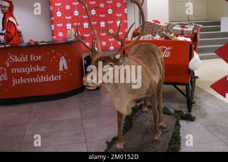 Kopenhagen/Dänemark/03. Dezember 2022/Coca Cola santa claus House and Event Stand in Magazinje du nord in der dänischen Hauptstadt (Foto: Francis Dean/Dean Pictures) Stockfoto