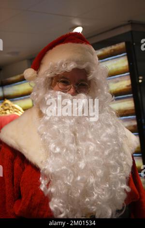 Kopenhagen/Dänemark/03. Dezember 2022/Coca Cola santa claus House and Event Stand in Magazinje du nord in der dänischen Hauptstadt (Foto: Francis Dean/Dean Pictures) Stockfoto