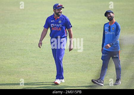 Hauptmann des indischen Teams Cricket Rohit Sharma bei der Enthüllung der Trophäe der Toyam Sports Limited ODI Series im Sher-e-Bangla Nationalstadion in Stockfoto