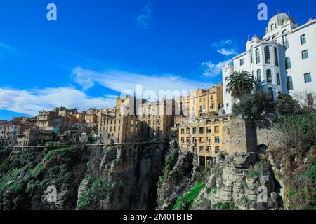 Luftaufnahme zum Sidi Rached Viadukt, der Rhummel-Schluchten überquert und mit dem Konstantiner Stadtzentrum, Algerien, verbunden ist Stockfoto