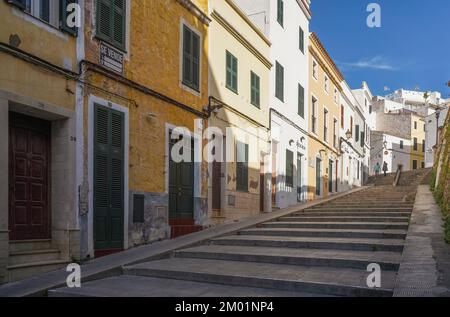 Nur wenige Schritte vom Hafen der spanischen Stadt Ciutadella, Menorca, Balearen, Spanien Stockfoto