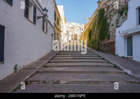 Nur wenige Schritte vom Hafen der spanischen Stadt Ciutadella, Menorca, Balearen, Spanien Stockfoto