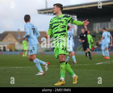 Nailsworth, Großbritannien. 03.. Dezember 2022. Josh March #28 of Forest Green Rovers reagiert während des Sky Bet League 1 Spiels Forest Green Rovers vs Cambridge United im New Lawn, Nailsworth, Großbritannien, 3.. Dezember 2022 (Foto von Gareth Evans/News Images) in Nailsworth, Großbritannien, am 12./3. Dezember 2022. (Foto: Gareth Evans/News Images/Sipa USA) Guthaben: SIPA USA/Alamy Live News Stockfoto