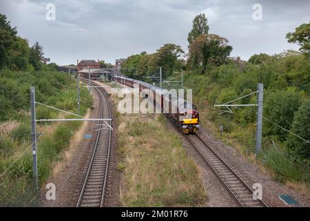 West Coast Railways Class 37 Diesel Locomotive 37676 in Poulton Le Fylde auf der Nordlinie Blackpool mit einer Branch Line Society Charterbahn Stockfoto