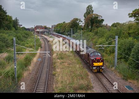 West Coast Railways Class 37 Diesel Locomotive 37676 in Poulton Le Fylde auf der Nordlinie Blackpool mit einer Branch Line Society Charterbahn Stockfoto
