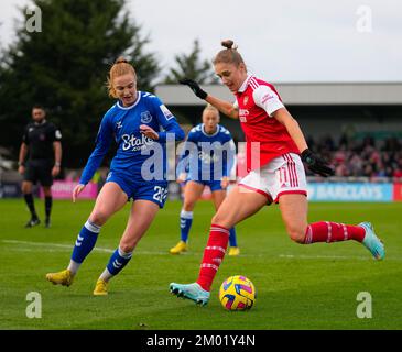 London, Großbritannien. 03.. Dezember 2022. London, England, Dezember 3. 2022: Vivianne Miedema (11 Arsenal) hat beim Fußballspiel Barclays FA Womens Super League zwischen Arsenal und Everton im Meadow Park in Borehamwood, England, einen Wurf gewonnen. (James Whitehead/SPP) Kredit: SPP Sport Press Photo. Alamy Live News Stockfoto