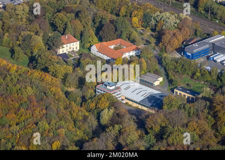 Luftaufnahme, Haus Busch ehemaliges Journalistenzentrum, Biologische Station Hagen - Umweltzentrum Hagen, NABU Hagen, Herbstwald, Boele, Hagen, Ruhr Stockfoto