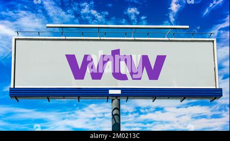 POZNAN, POL – 13. Sep. 2022: Reklametafel mit dem Logo von Willis Towers Watson, einem britisch-amerikanischen multinationalen Versicherungsberater Stockfoto