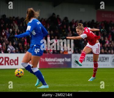 London, Großbritannien. 03.. Dezember 2022. London, England, Dezember 3. 2022: Vivianne Miedema (11 Arsenal) hat beim Fußballspiel Barclays FA Womens Super League zwischen Arsenal und Everton im Meadow Park in Borehamwood, England, einen Wurf gewonnen. (James Whitehead/SPP) Kredit: SPP Sport Press Photo. Alamy Live News Stockfoto