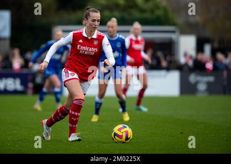 London, Großbritannien. 03.. Dezember 2022. London, England, Dezember 3. 2022: Lia Walti (13 Arsenal) in Aktion beim Barclays FA Womens Super League-Fußballspiel zwischen Arsenal und Everton im Meadow Park in Borehamwood, England. (Liam Asman/SPP) Kredit: SPP Sport Press Photo. Alamy Live News Stockfoto