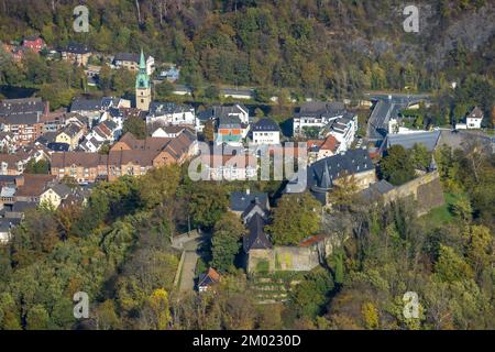 Aus der Vogelperspektive, Schloss Hohenlimburg, protestantische Kirche Hohenlimburg, Hohenlimburg, Hagen, Ruhrgebiet, Nordrhein-Westfalen, Deutschland, verehrte si Stockfoto