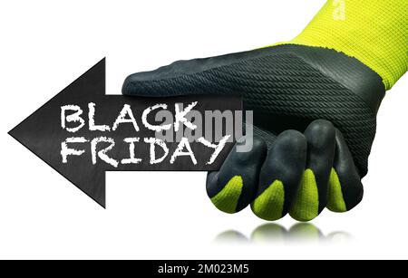 Hand mit Arbeitshandschuh mit einer Tafel mit dem Text „Black Friday“ in Kreide, Pfeilform des Richtungszeichens, isoliert auf weißem Hintergrund. Stockfoto