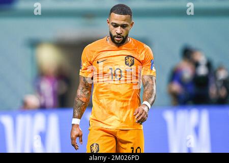 DOHA, KATAR - DEZEMBER 3: Memphis Depay of the Netherlands während der Runde 16 - FIFA-Weltmeisterschaft Katar 2022 zwischen den Niederlanden und den USA im Khalifa International Stadium am 3. Dezember 2022 in Doha, Katar (Foto: Pablo Morano/BSR Agency) Stockfoto