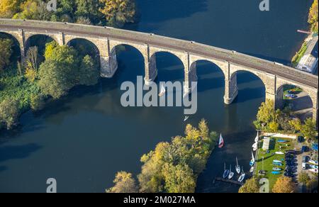 Luftaufnahme, Ruhr Viaduct Herdecke, Segelboote, SUP Stand-Up Paddeln, Ruhrgebiet, Herdecke, Ruhrgebiet, Nordrhein-Westfalen, Deutschland, Boot, Brücke, Stockfoto