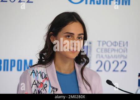 Sankt Petersburg, Russland. 03.. Dezember 2022. Anastasia Gasanova aus der Russischen Föderation bei einer Pressekonferenz über die Trophäen des internationalen Tennisturniers von Northern Palmyra 2022. (Foto: Maksim Konstantinov/SOPA Image/Sipa USA) Guthaben: SIPA USA/Alamy Live News Stockfoto