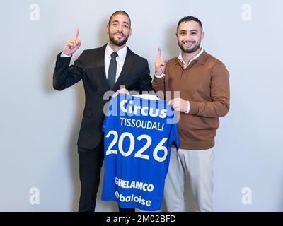 Tarik Tissoudali unterzeichnet am Donnerstag, den 01. Dezember 2022 in Gent einen neuen Vertrag bei der belgischen Fußballmannschaft KAA Gent. BELGA FOTO JAMES ARTHUR GEKIERE Stockfoto