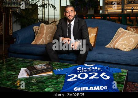 Tarik Tissoudali unterzeichnet am Donnerstag, den 01. Dezember 2022 in Gent einen neuen Vertrag bei der belgischen Fußballmannschaft KAA Gent. BELGA FOTO JAMES ARTHUR GEKIERE Stockfoto