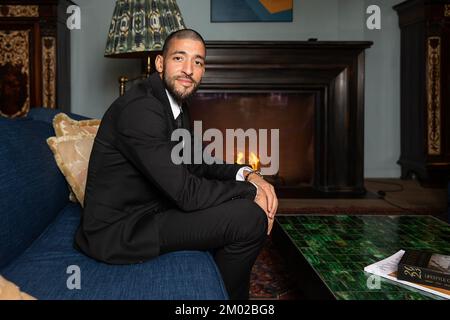 Tarik Tissoudali unterzeichnet am Donnerstag, den 01. Dezember 2022 in Gent einen neuen Vertrag bei der belgischen Fußballmannschaft KAA Gent. BELGA FOTO JAMES ARTHUR GEKIERE Stockfoto