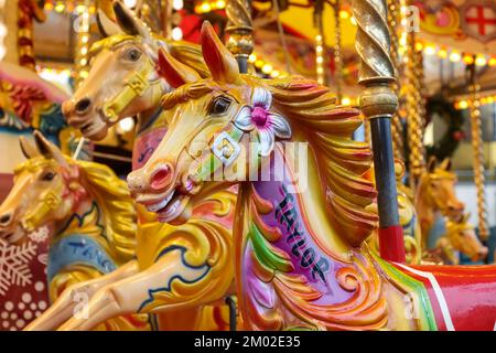 Glasgow, Großbritannien. 03.. November 2022. Glasgow hat nur noch 3 Wochen bis Weihnachten und bereitet sich auf die festliche Jahreszeit vor. Der Messegelände und die Eislaufbahn am George Square, dem internationalen Lebensmittelmarkt am St. Enoch Square und der Buchanan Street, auch bekannt als Glasgow's Style Mile, sind mit Weihnachtseinkäufern beschäftigt. Kredit: Findlay/Alamy Live News Stockfoto